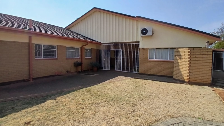 4 Bedroom Property for Sale in Fichardt Park Free State